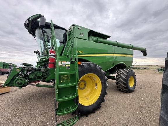 Image of John Deere S780 equipment image 1
