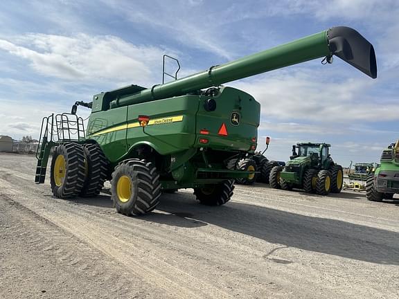 Image of John Deere S780 equipment image 2