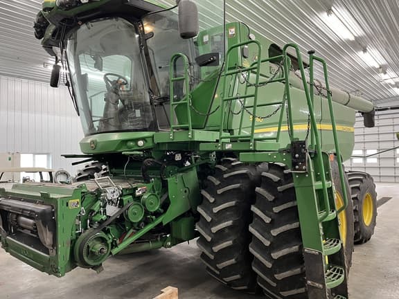 Image of John Deere S780 equipment image 1