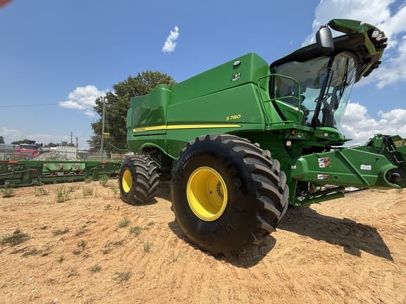 Image of John Deere S780 equipment image 2