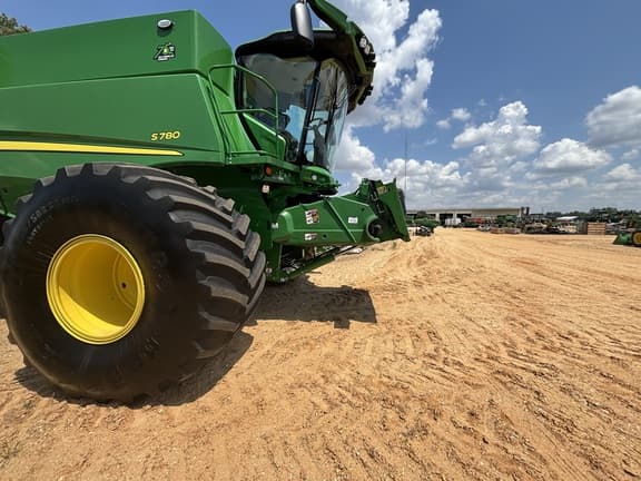 Image of John Deere S780 equipment image 3