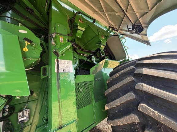 Image of John Deere S780 equipment image 4