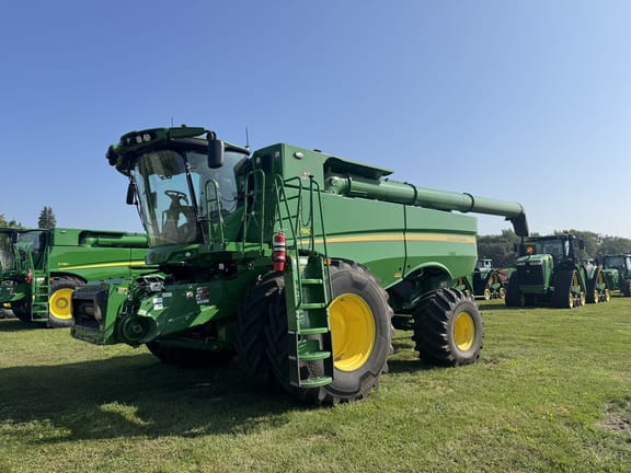2022 John Deere S780 Equipment Image0