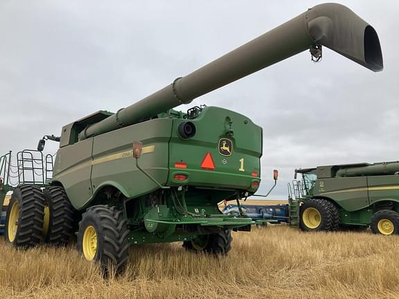 Image of John Deere S780 equipment image 4