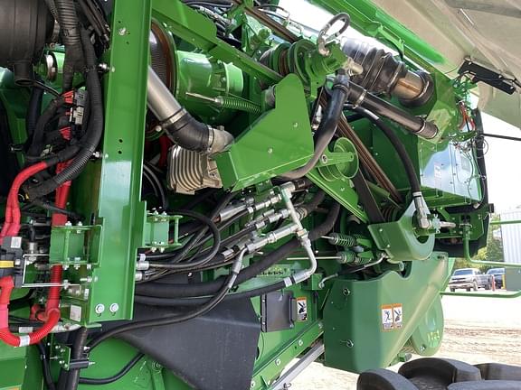 Image of John Deere S780 equipment image 4