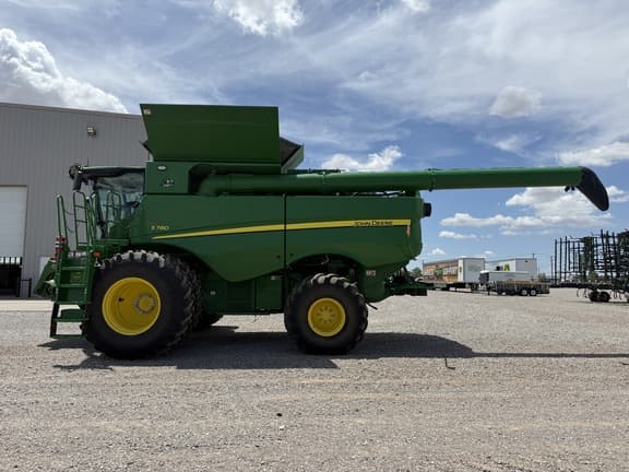 Image of John Deere S780 equipment image 1