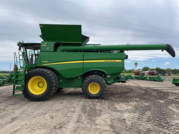 Image of John Deere S780 equipment image 1