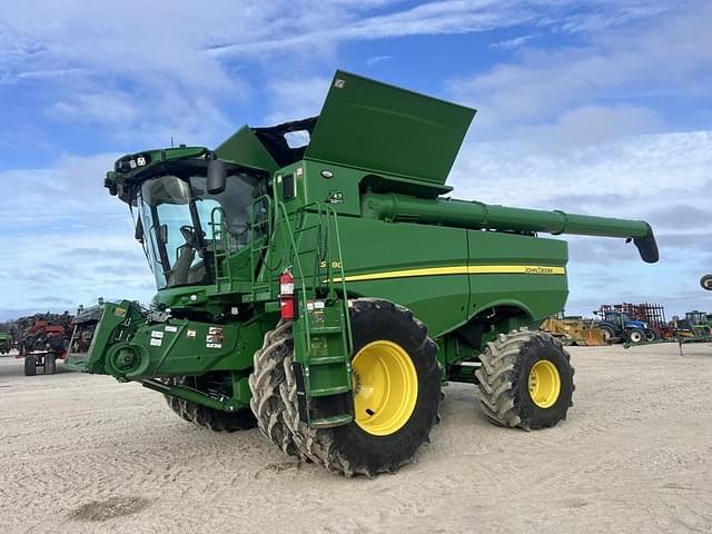 Image of John Deere S780 equipment image 1