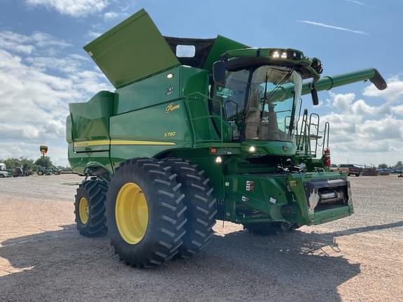 Image of John Deere S780 equipment image 1