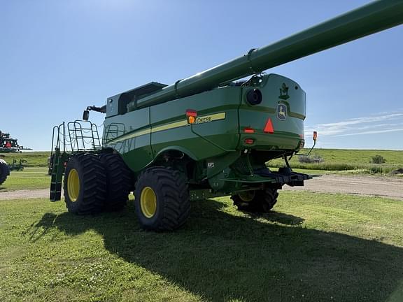 Image of John Deere S780 equipment image 4