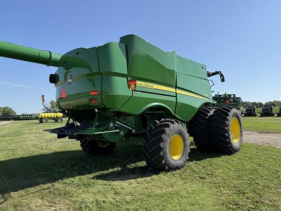 Image of John Deere S780 equipment image 2