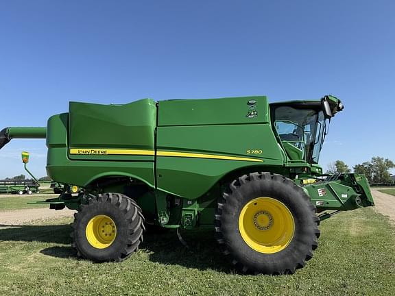 Image of John Deere S780 equipment image 3