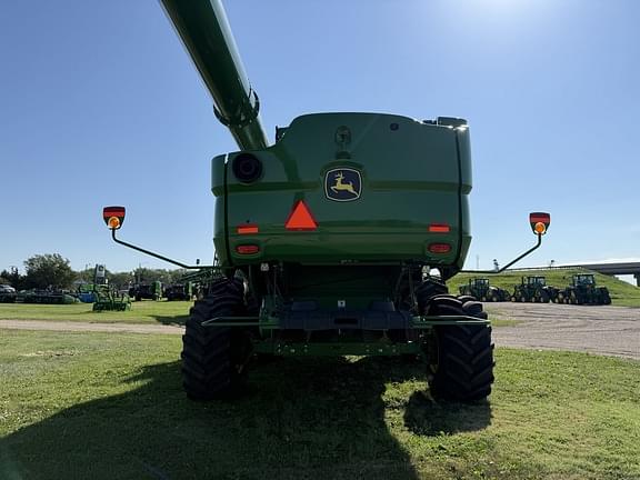 Image of John Deere S780 equipment image 1