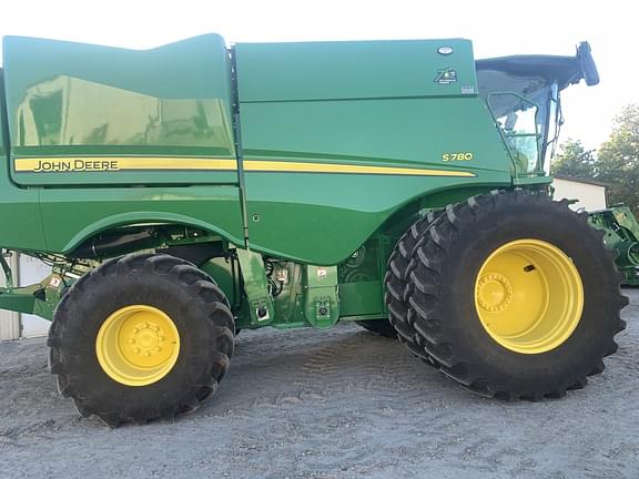 Image of John Deere S780 equipment image 2