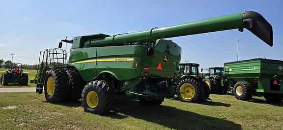 Image of John Deere S780 equipment image 4