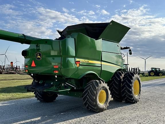 Image of John Deere S780 equipment image 4