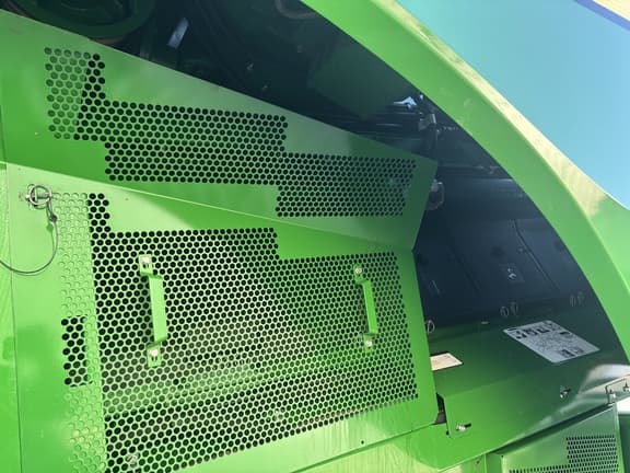 Image of John Deere S780 equipment image 2