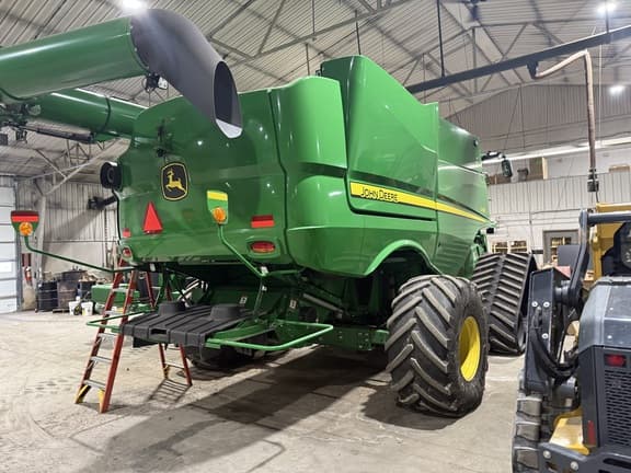 Image of John Deere S780 equipment image 4