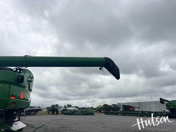 Image of John Deere S780 equipment image 4