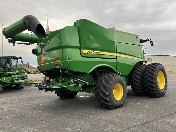 Image of John Deere S780 equipment image 1