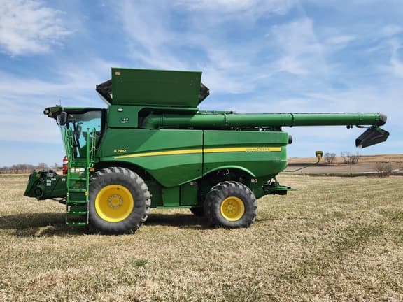 Image of John Deere S780 equipment image 2