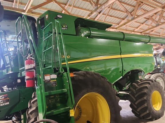 Image of John Deere S780 equipment image 2