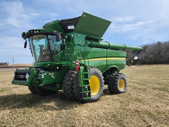 Image of John Deere S780 equipment image 1