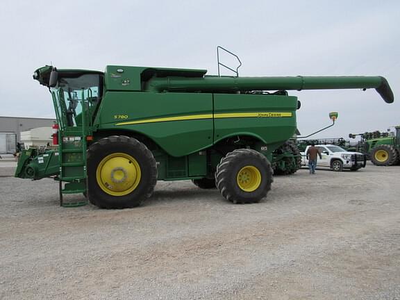 Image of John Deere S780 equipment image 1