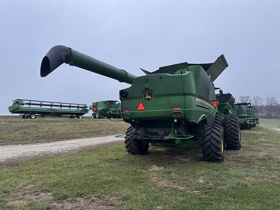 Image of John Deere S780 equipment image 1