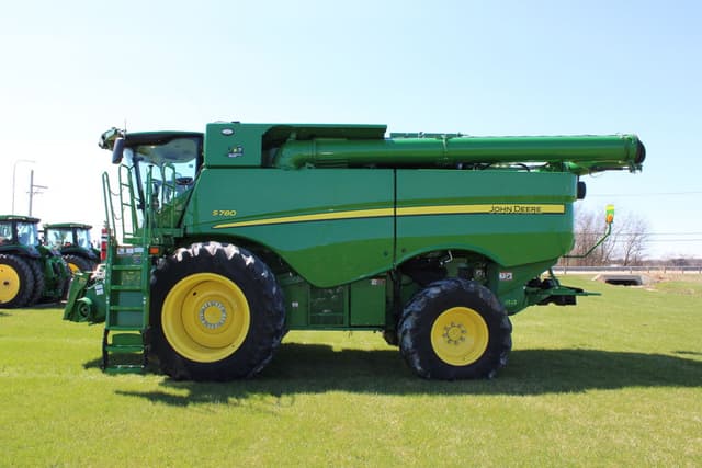 Image of John Deere S780 equipment image 2