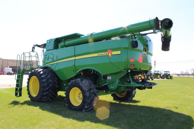 Image of John Deere S780 equipment image 4