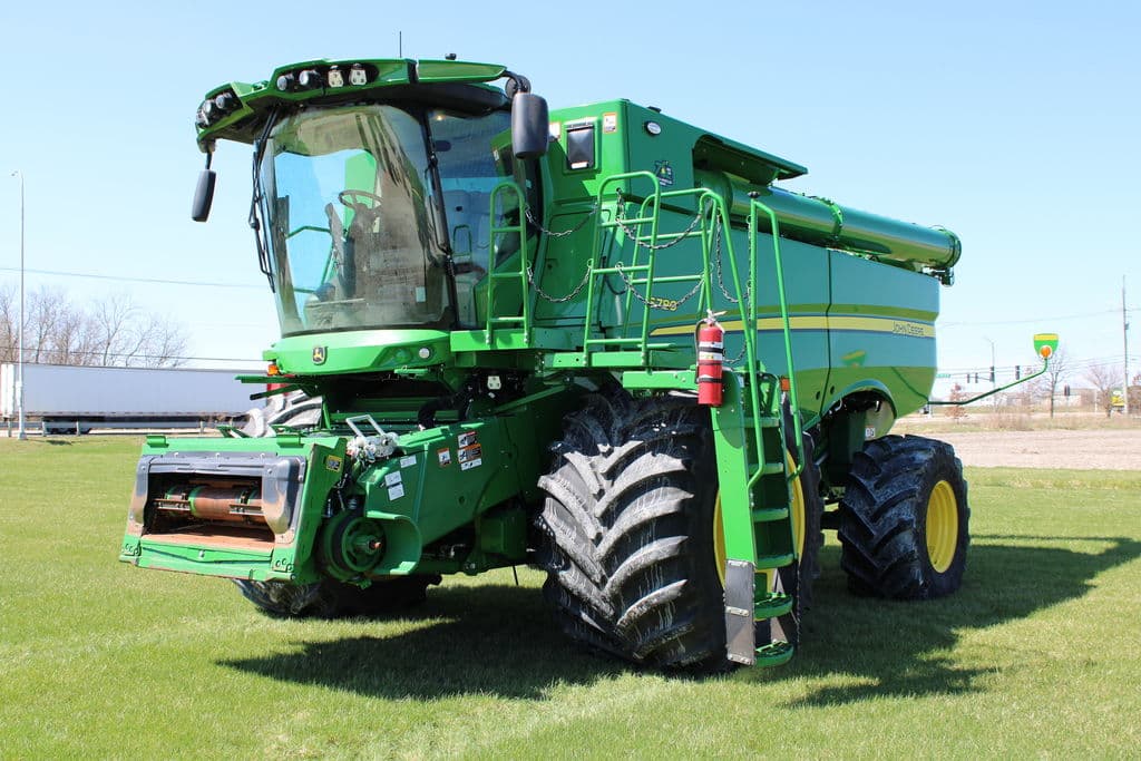 Image of John Deere S780 Primary image