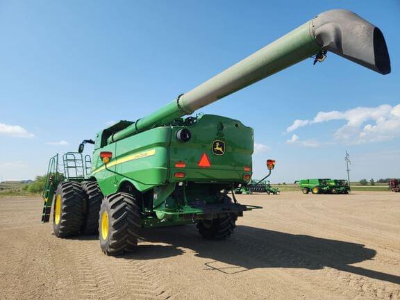 Image of John Deere S780 equipment image 2