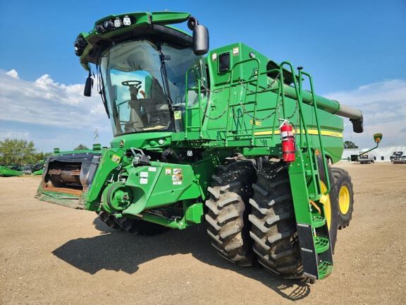 2022 John Deere S780 Equipment Image0