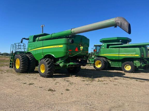 Image of John Deere S780 equipment image 1