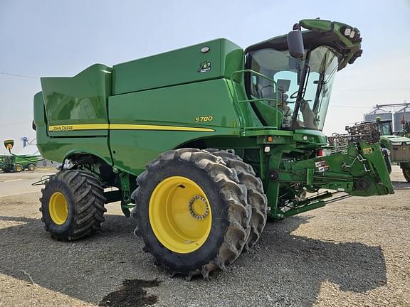 Image of John Deere S780 equipment image 1
