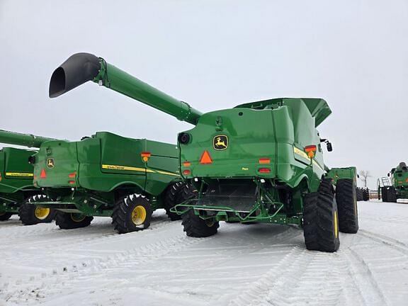 Image of John Deere S780 equipment image 2