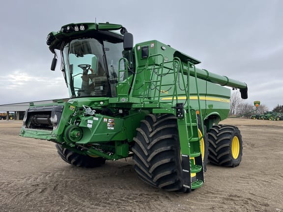Main image John Deere S780