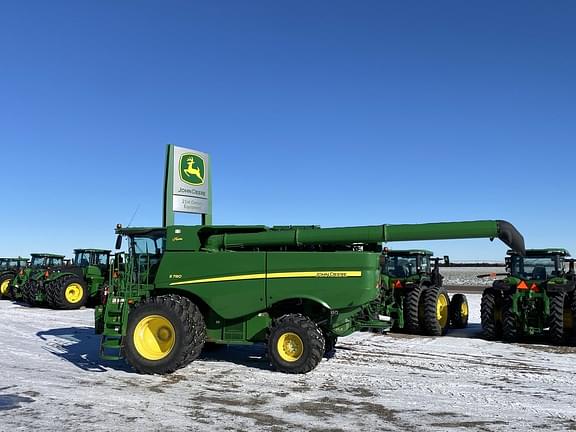 Image of John Deere S780 equipment image 1