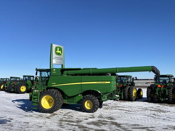 Image of John Deere S780 equipment image 2