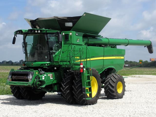 Image of John Deere S780 equipment image 2