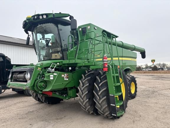Image of John Deere S780 equipment image 1