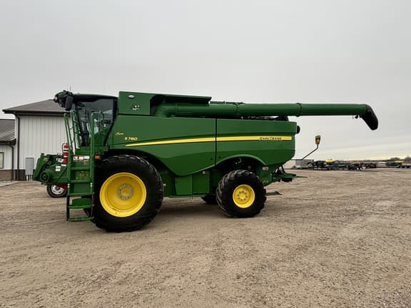 Image of John Deere S780 equipment image 1
