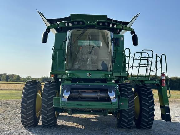 Image of John Deere S780 equipment image 1