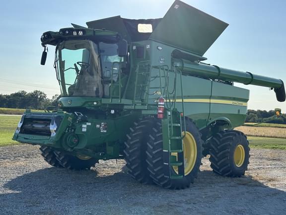 Image of John Deere S780 equipment image 2