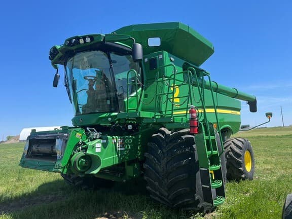 Image of John Deere S780 equipment image 1