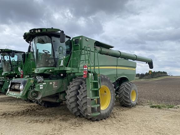 Image of John Deere S780 equipment image 4