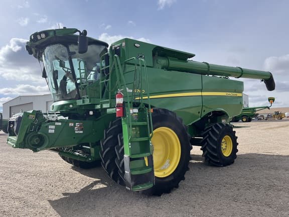 Image of John Deere S780 equipment image 1