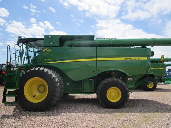 Image of John Deere S780 equipment image 2