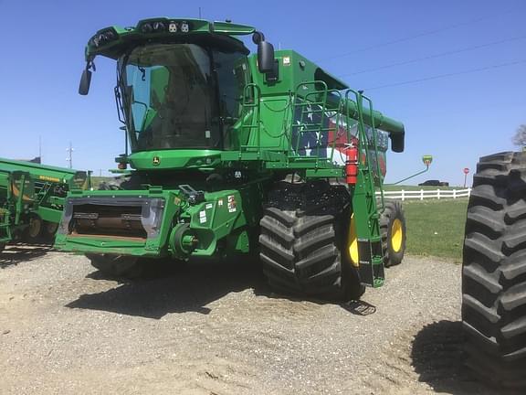 Image of John Deere S780 equipment image 1